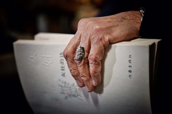 90岁诗人灰娃：一个悄悄活着的人