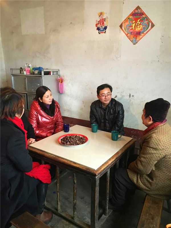 走访慰问照片.jpg