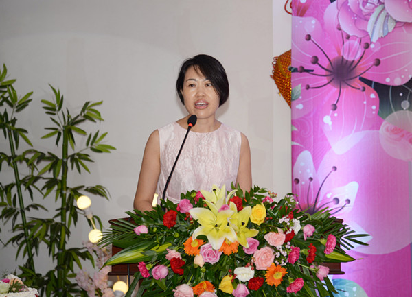 1、衡阳市妇联副主席资艳为新人们送上诚挚的祝福_副本.jpg