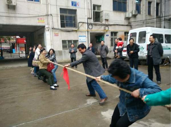 机关女干部拔河比赛.JPG