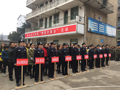 妇联组织妇女代表现场观摩_副本.jpg