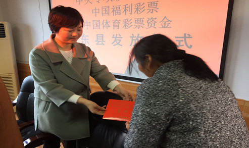 发放救助金_副本.jpg