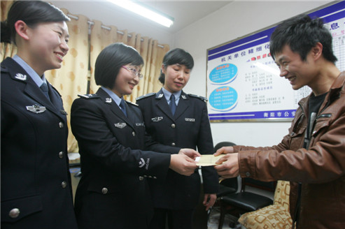 受助群众赠送感谢信.jpg