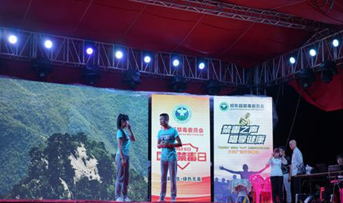演出_副本.jpg