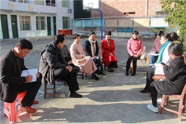 1 座谈现场.jpg