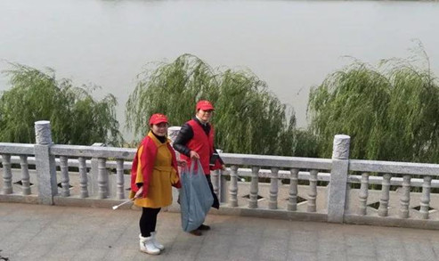 捡垃圾.jpg