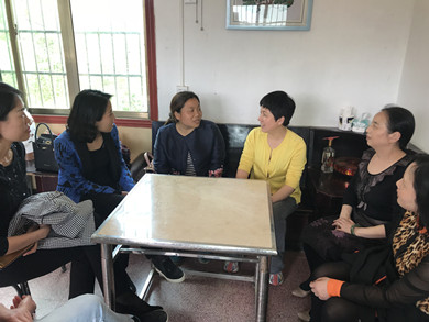 周红玲主席与陈坤亲切交谈_副本.jpg